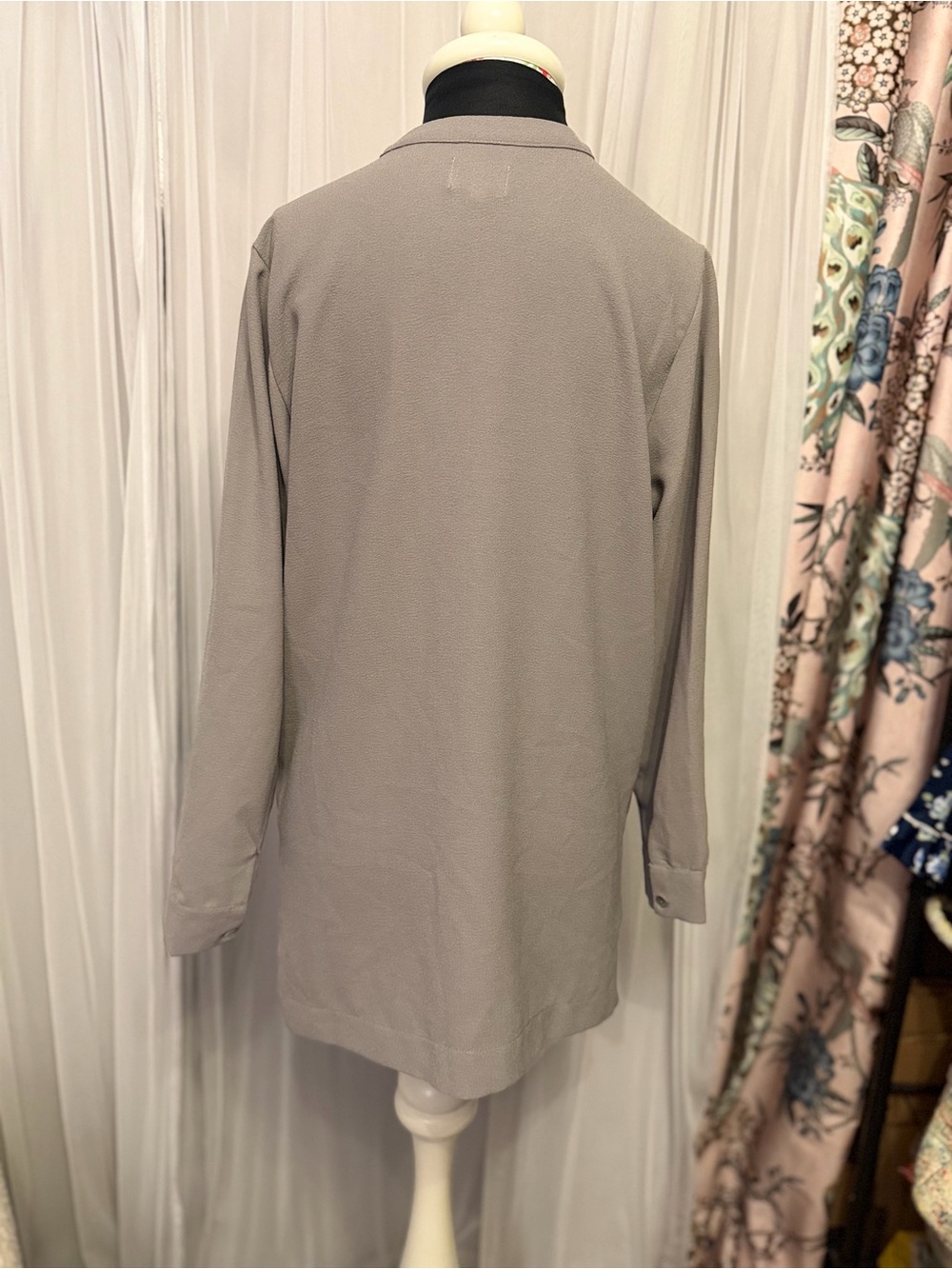 Mud Pie Gray Split Neck Tunic Blouse Size Small Long Sleeve Pocket Top - Picture 3 of 9